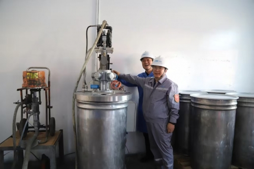 德斯威为中集载具进行搅拌机称重系统改造作业